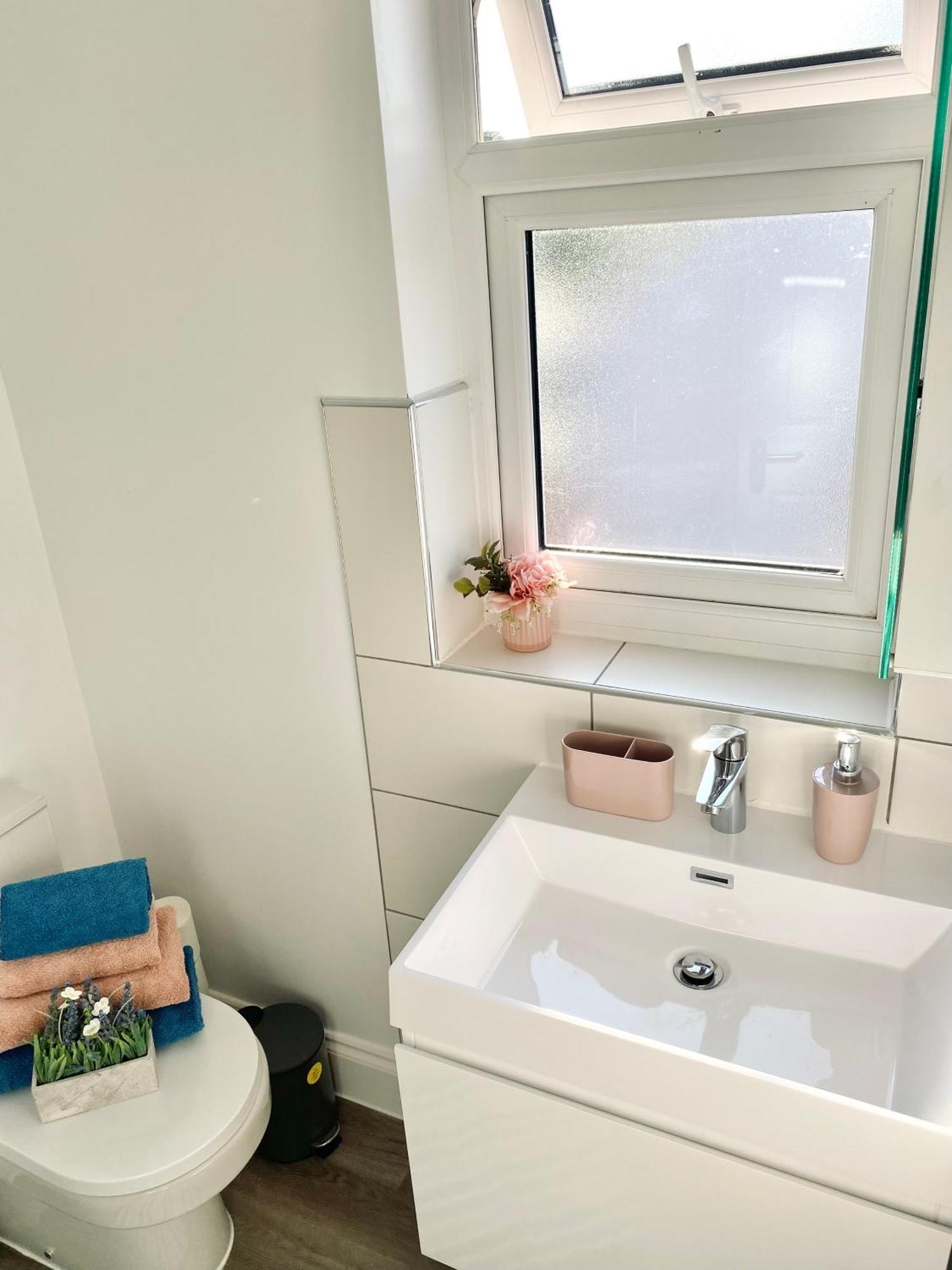 Bright Studio Loft 30Min To Central Лондон Екстер'єр фото